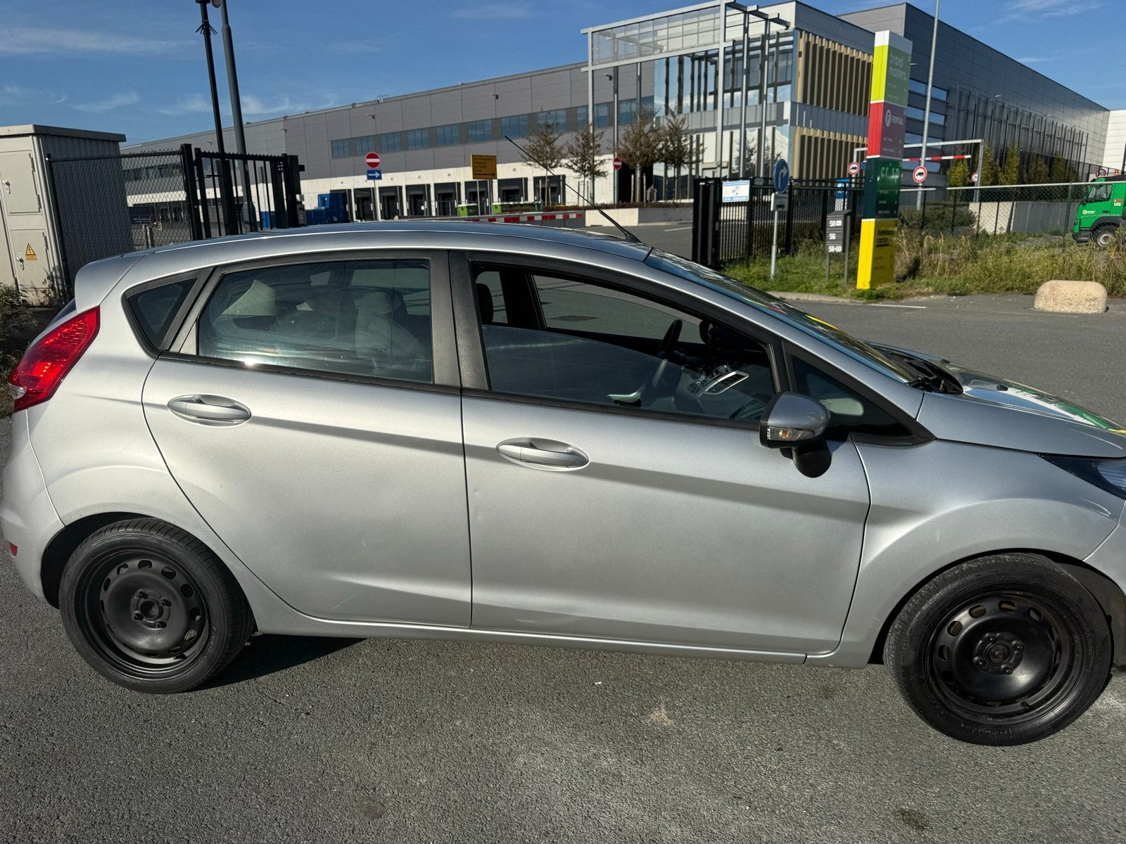 Foto 4 van Ford Fiësta 1.25 44KW 5DR 2012 Grijs
