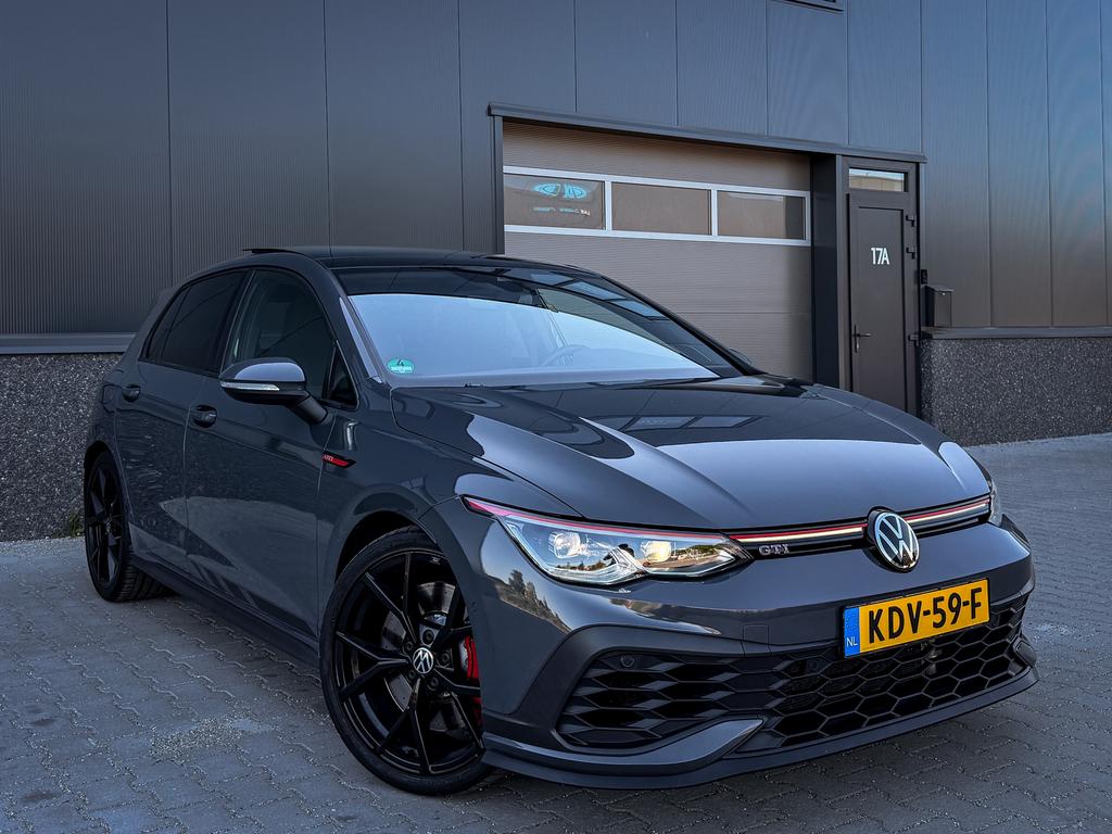 Golf 8 GTI Clubsport 400pk Pano HK DCC Estoril Nürburgring, Auto's, Volkswagen, Parkeerassistent, 4 cilinders, 1984 cc, Overige kleuren