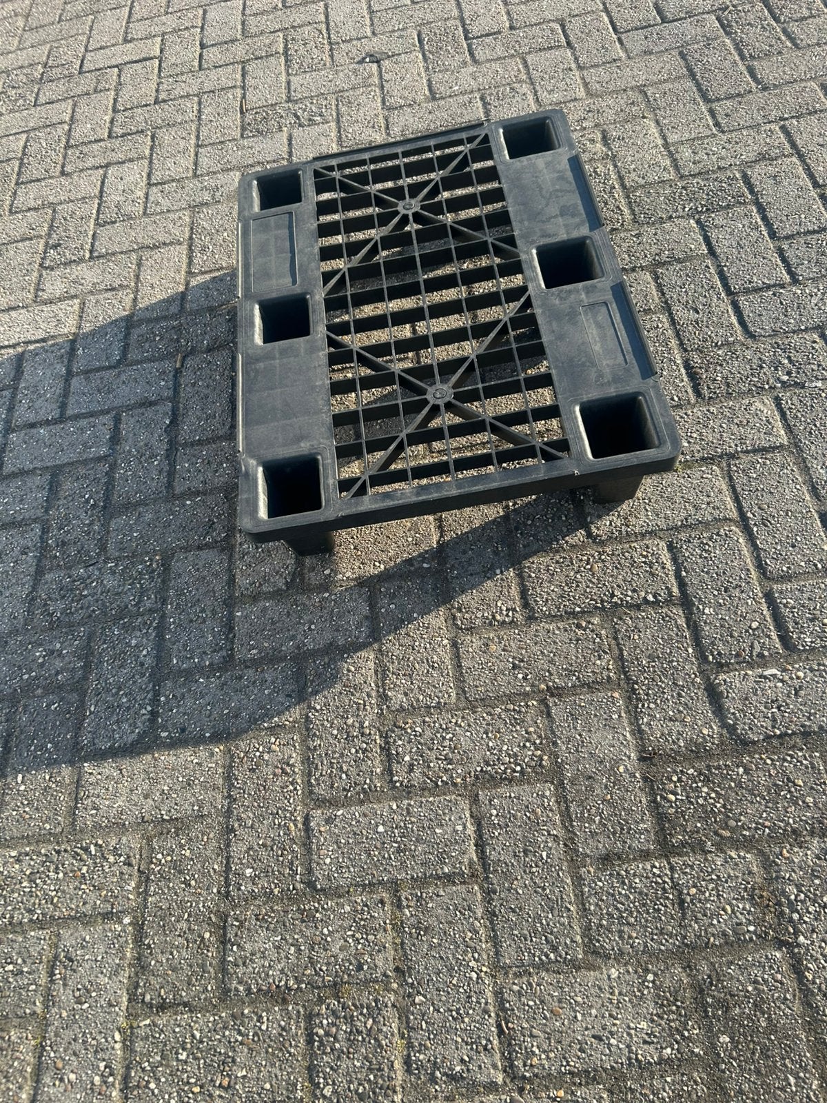 Kunststof pallets, Ophalen