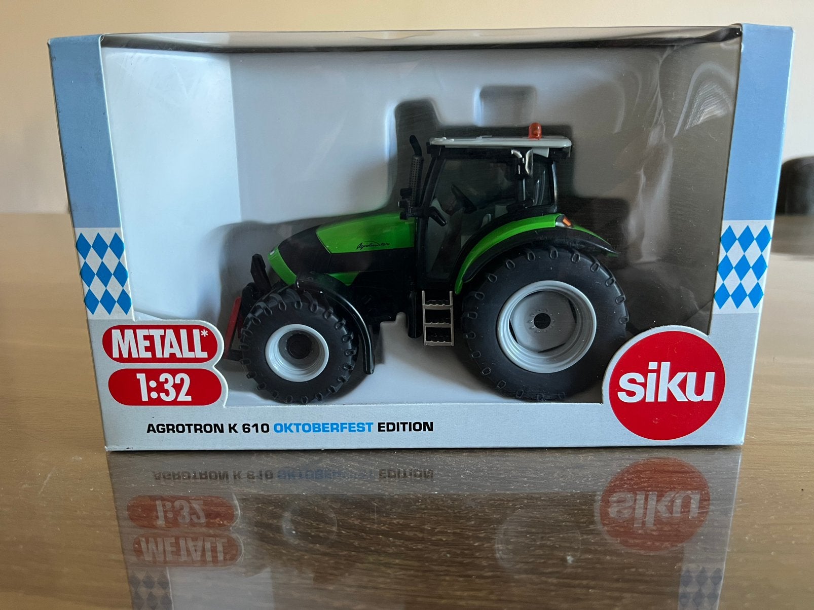 Deutz Fahr K610 Agrotron trekker Oktoberfest Edition Siku, Hobby en Vrije tijd, Modelauto's | 1:32, Ophalen of Verzenden, Nieuw