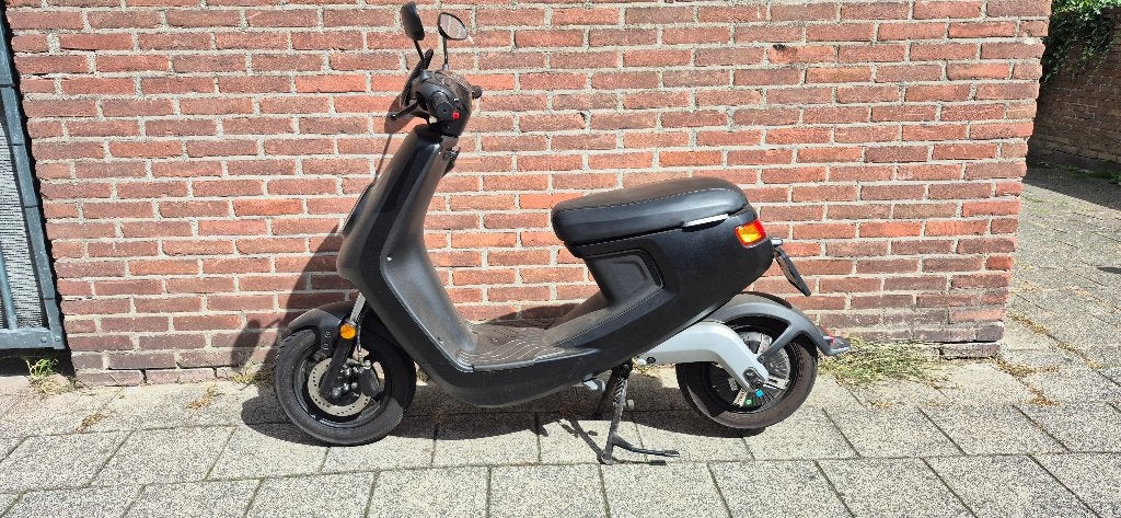 NIU elektrische scooter, Elektrisch, Zo goed als nieuw, Ophalen, Overige merken