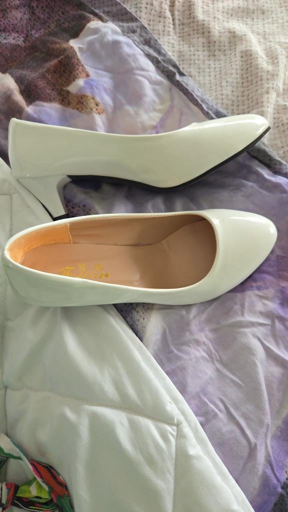 Dames schoenen gezocht voor crossdress, Ophalen of Verzenden, Zo goed als nieuw, Wit, Sneakers of Gympen