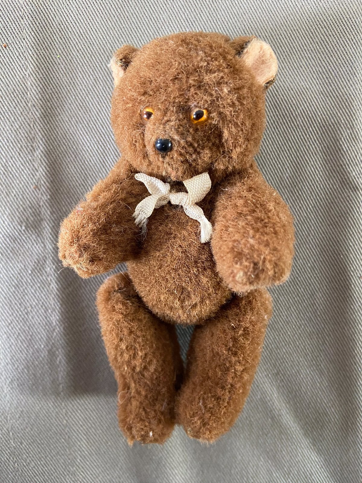 Oud beertje, jaren ‘50, 11cm, Verzamelen, Ophalen of Verzenden, Zo goed als nieuw, Stoffen beer, Overige merken