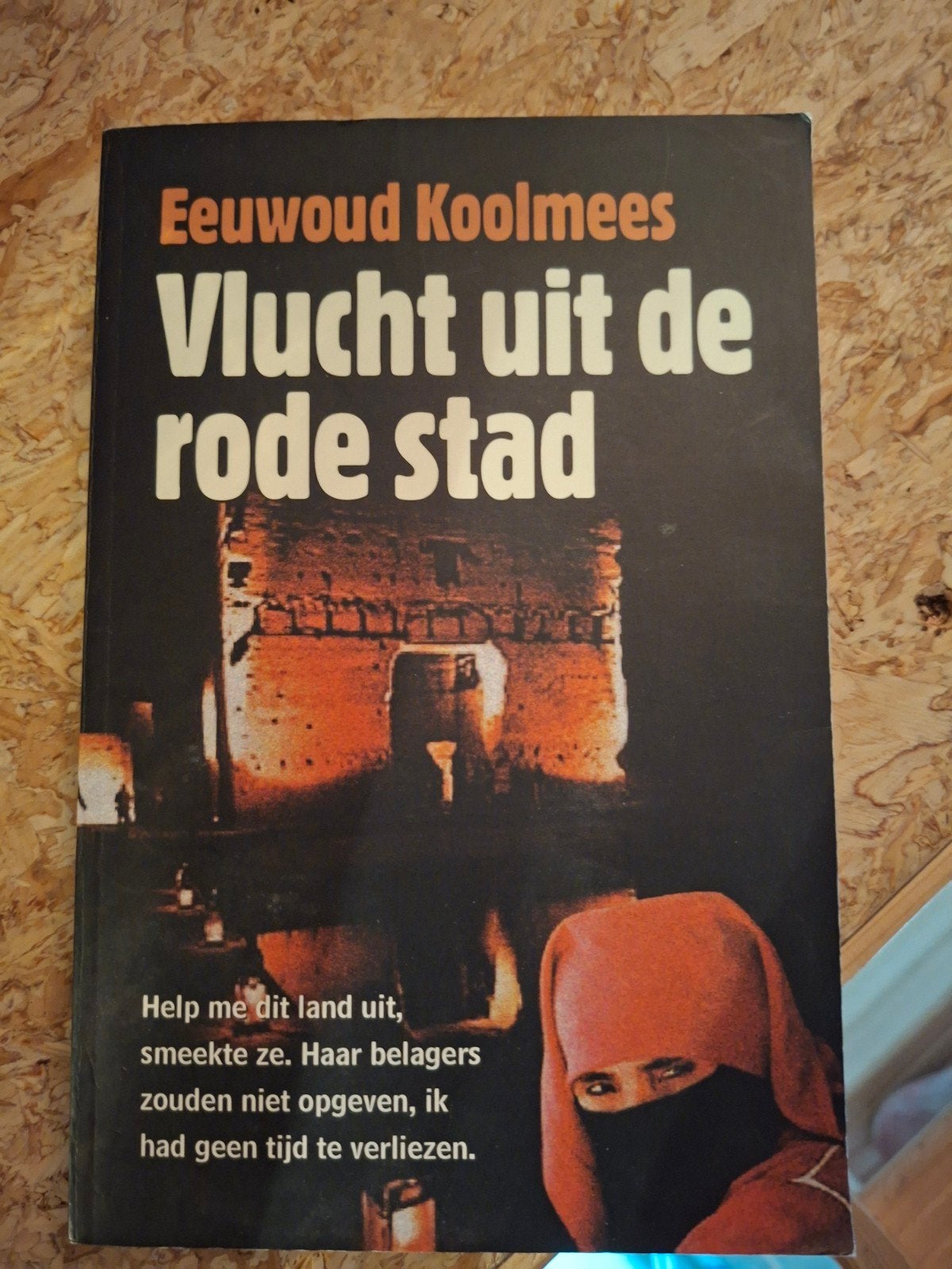 E. Koolmees - Vlucht uit de rode stad, Noord-Brabant, Ophalen of Verzenden, Zo goed als nieuw, E. Koolmees