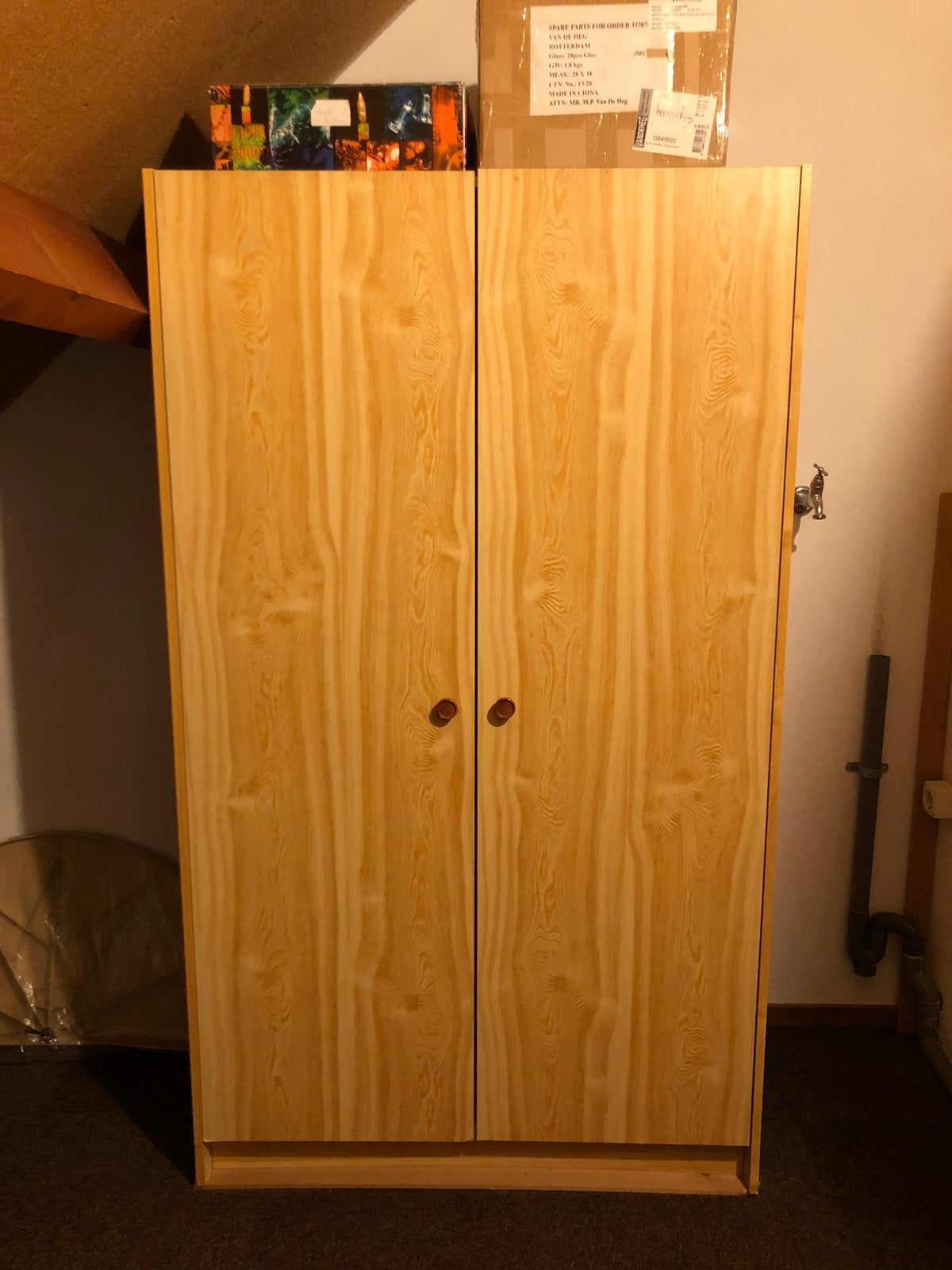 2 dezelfde slaapkamerkasten, Ophalen
