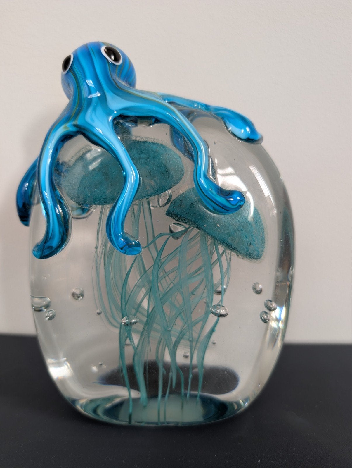 Glazen kwal en octopus beeldje - Blauw, Huis en Inrichting, Ophalen, Blauw, Overige stijlen, Zo goed als nieuw
