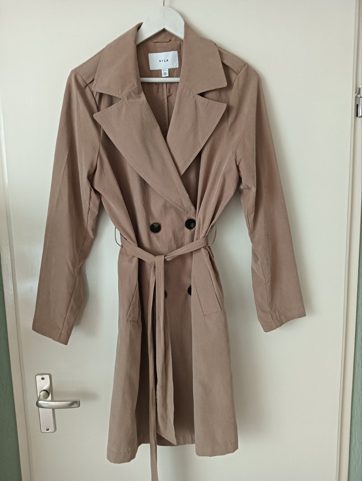 trenchcoat, Ophalen of Verzenden, Zo goed als nieuw, Maat 38/40 (M), Beige