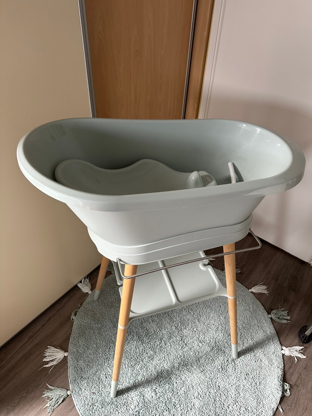 Bébé-Jou babybadje Sky Green + houten standaard & badzitje, Ophalen, Zo goed als nieuw, Badje, Bébé-jou