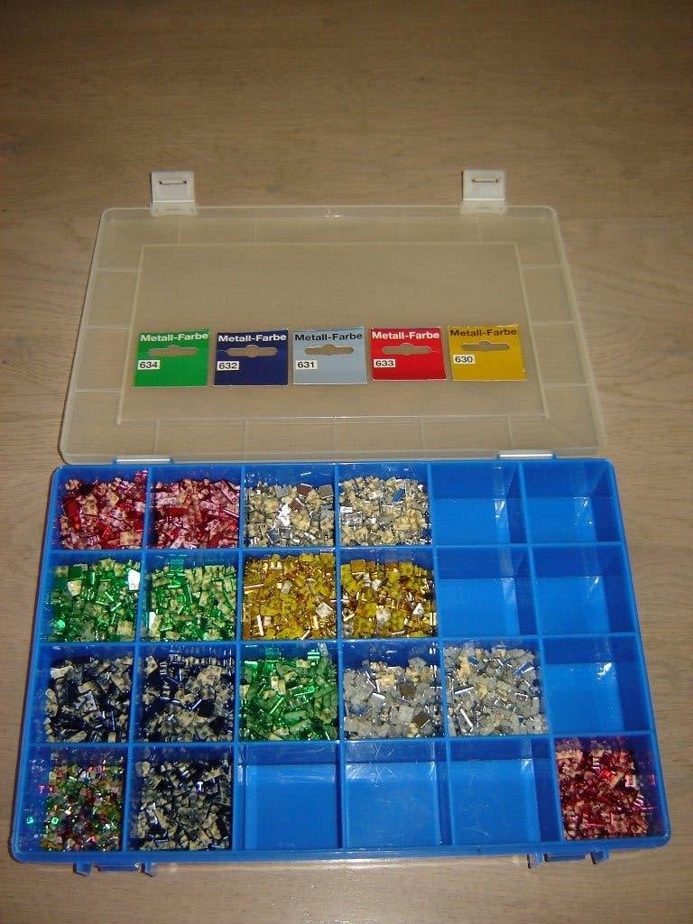 MINISTECK IN KOFFER BLAUW MET METALIC KLEUREN !!, Hobby en Vrije tijd, Ministeck, Ophalen of Verzenden, Zo goed als nieuw, Losse ministeck of Strip