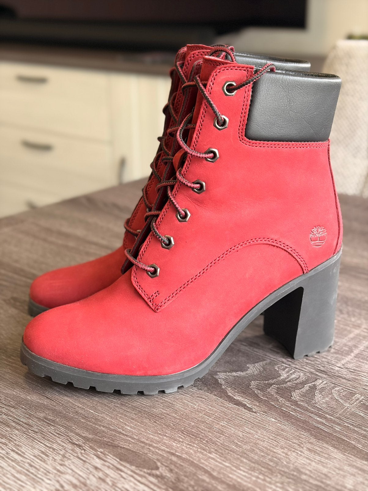 Timberland allington maat 38 rood met zwart zool als nieuw, Kleding | Dames, Ophalen of Verzenden, Zo goed als nieuw, Rood, Hoge laarzen