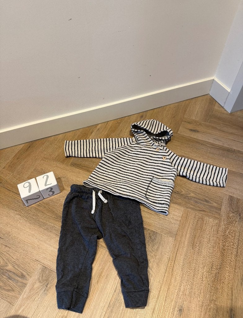 Heel goed 2x grijs streep Zara trui hoodie Hema jogger 86 92, Jongen of Meisje, Ophalen of Verzenden, Zo goed als nieuw, Zara