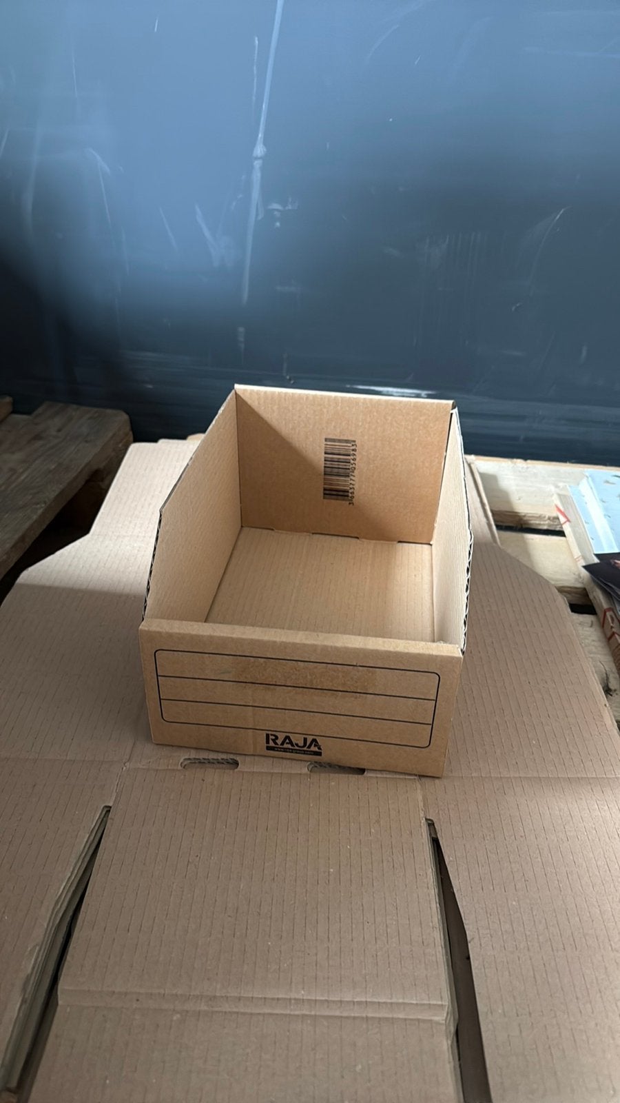 Verzendzakken en magazijnboxen, Doos, Minder dan 35 cm, Ophalen of Verzenden, Zo goed als nieuw