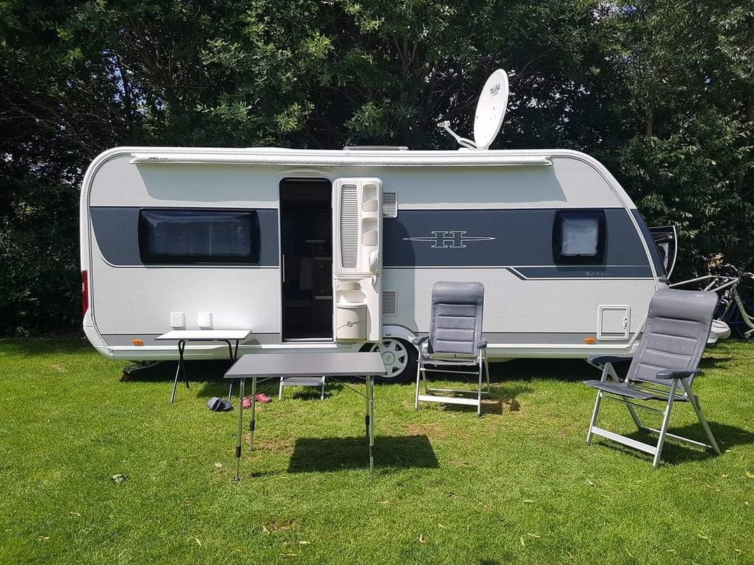 Hobby 560 CFE De Luxe 2015 met dak airco en grote C-zit, Caravans en Kamperen, Caravans, Rondzit, Hobby, Frans bed, 6 tot 7 meter