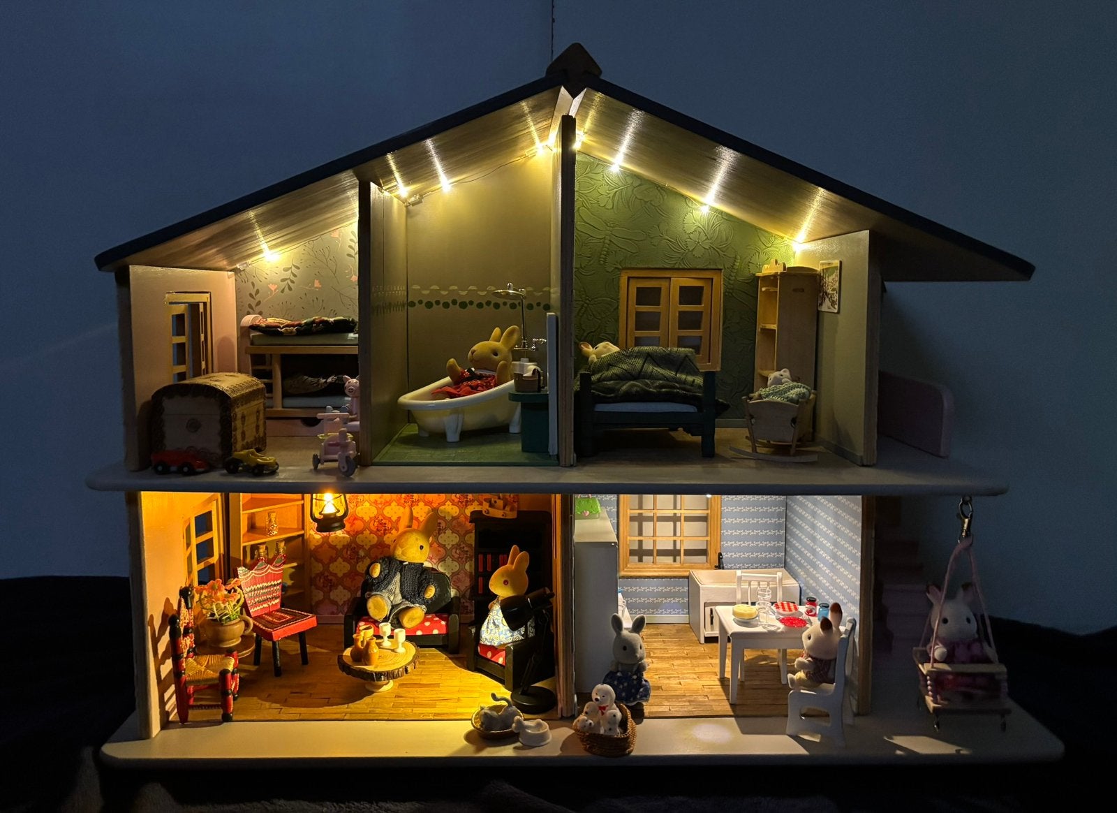 Poppenhuis met  Sylvanian poppetjes, Ophalen, Zo goed als nieuw, Toebehoren