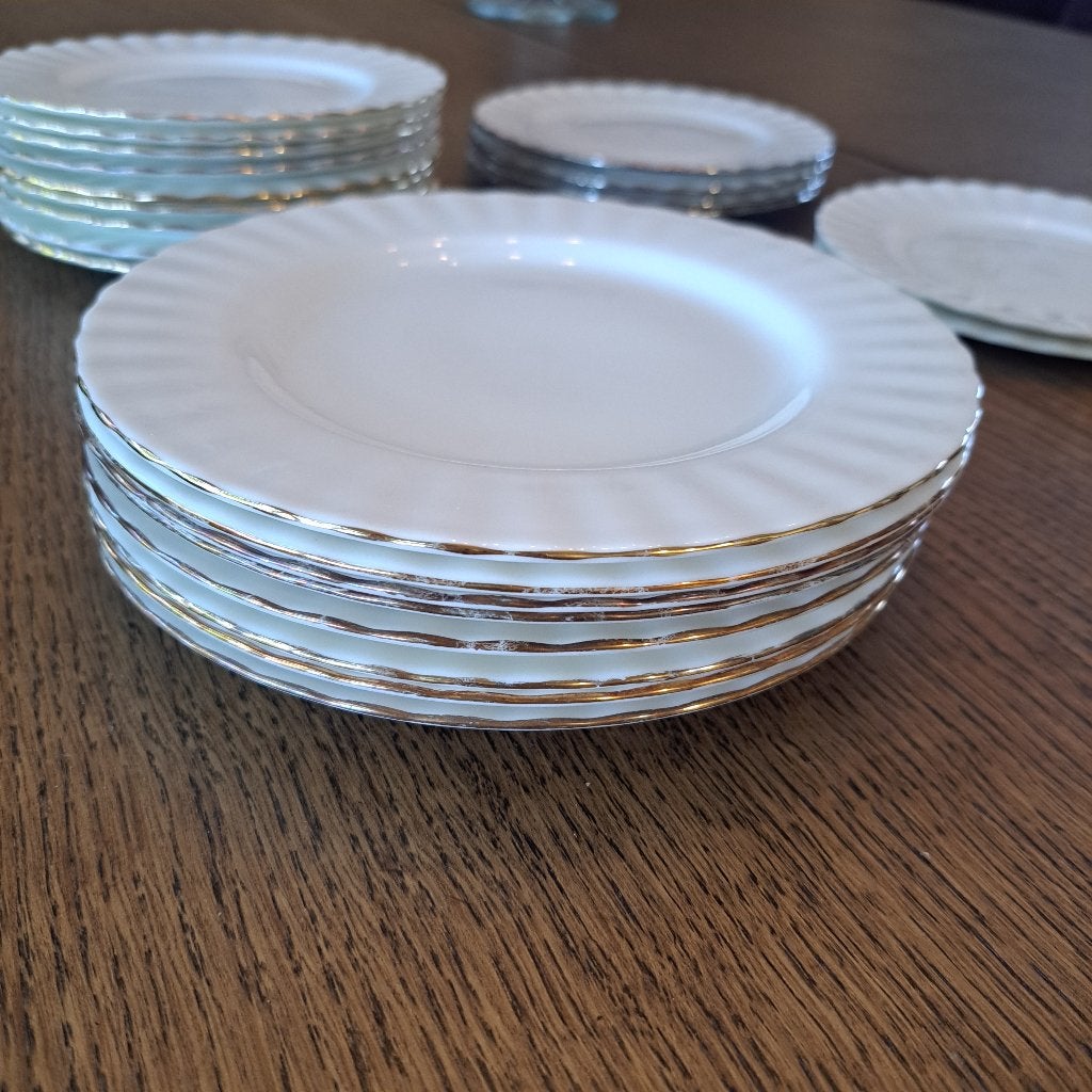 Royal Albert Val D'or borden 18 cm, Gebruikt, Ophalen of Verzenden, Bord(en), Overige stijlen
