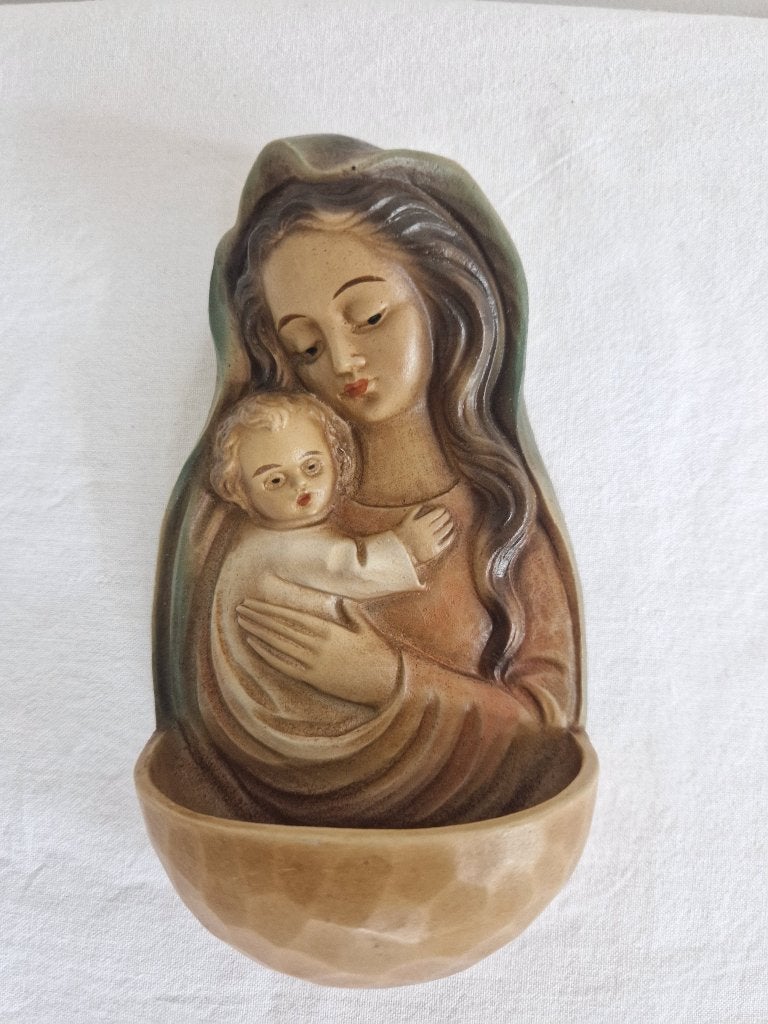 Kunststof wijwaterbakje Madonna met kind., Verzamelen, Religie, Ophalen of Verzenden, Zo goed als nieuw, Beeld(je)