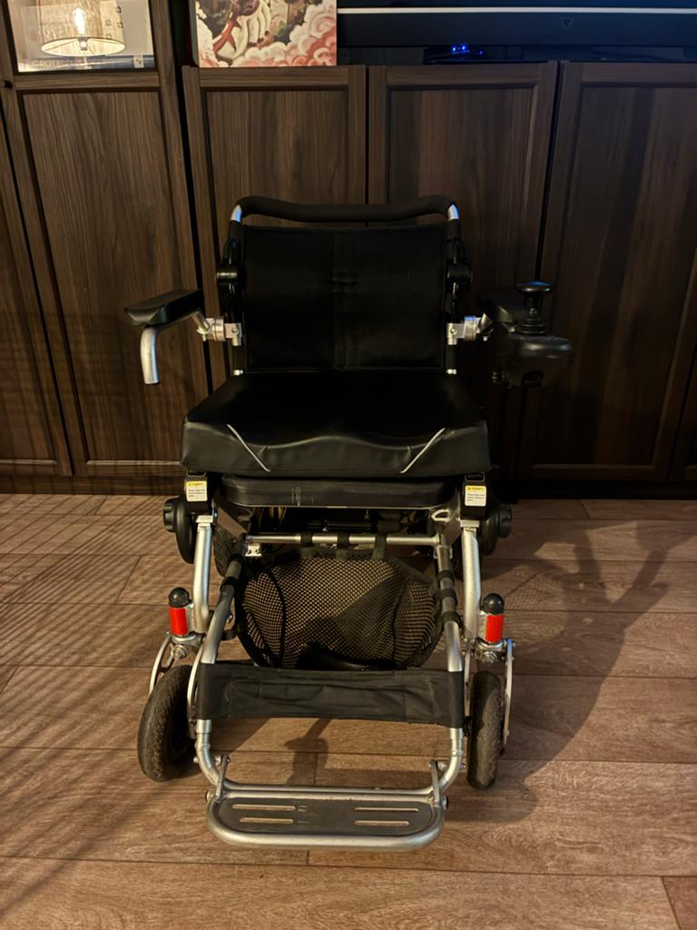 Compacte en fijne Elektrisch opklapbare stoel, Ophalen, Inklapbaar, Zo goed als nieuw, Elektrische rolstoel