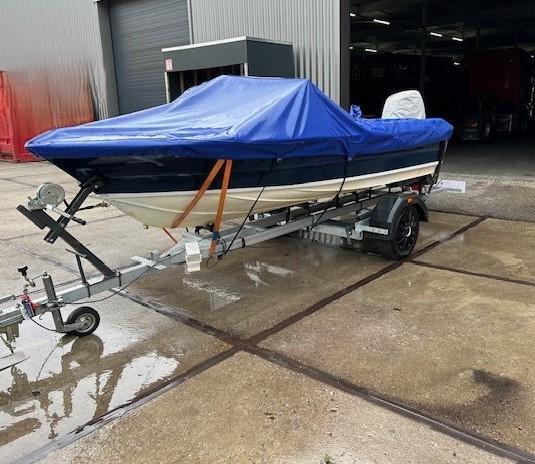Leuke boot met trailer, Watersport en Boten, Speedboten, Overige merken, Kunststof, Gebruikt, 5 m