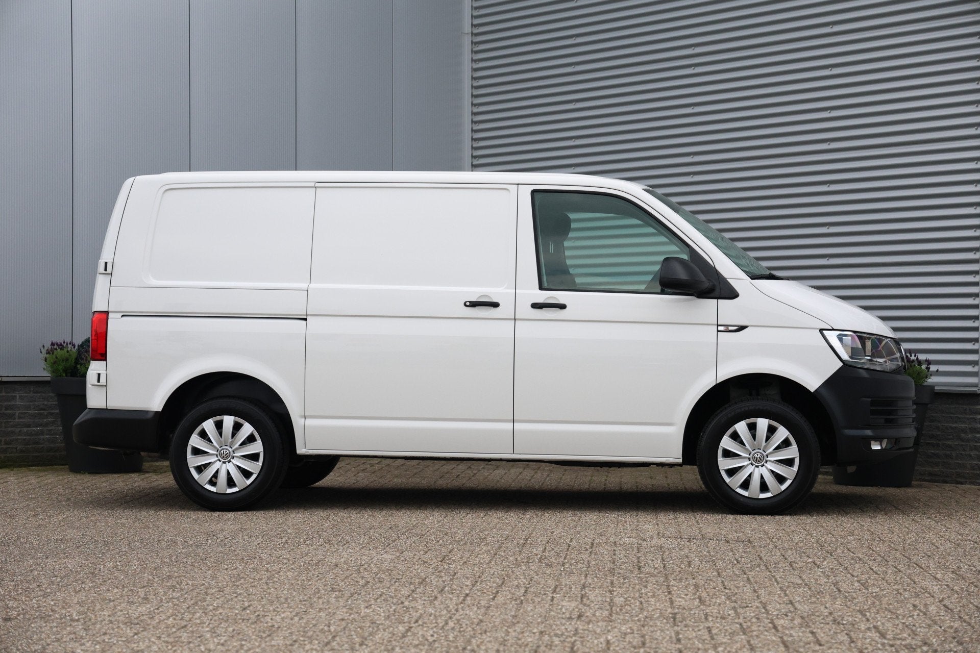 Volkswagen Transporter 2.0 TSI L1H1 Comfortline Benzine Navi, Auto's, Voorwielaandrijving, Stof, Gebruikt, 4 cilinders