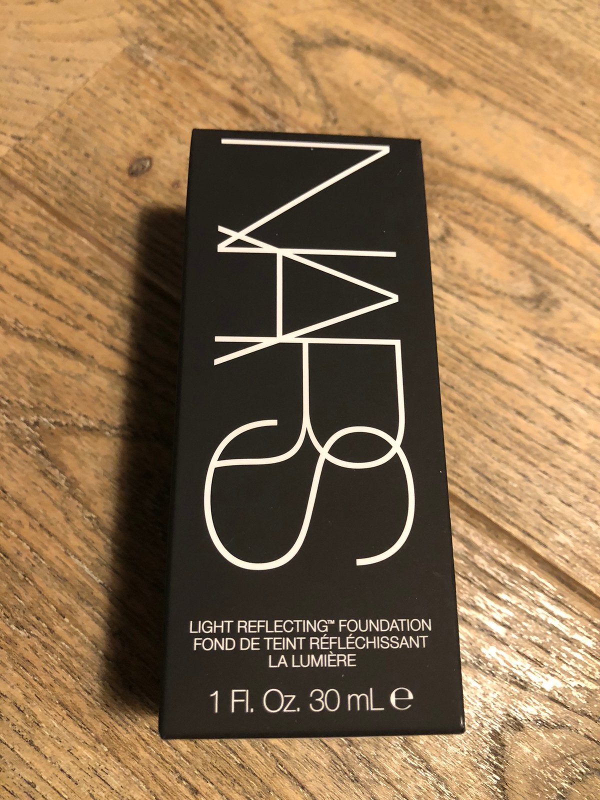 NARS Light Reflecting Foundation, 30ml nieuw., Ophalen of Verzenden, Zo goed als nieuw, Beige, Gehele gezicht