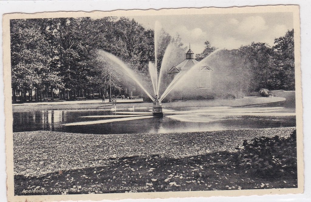 18694 Apeldoorn Vijver met fontein in het Oranjepark 1933, Verzenden, 1920 tot 1940, Gelopen, Gelderland