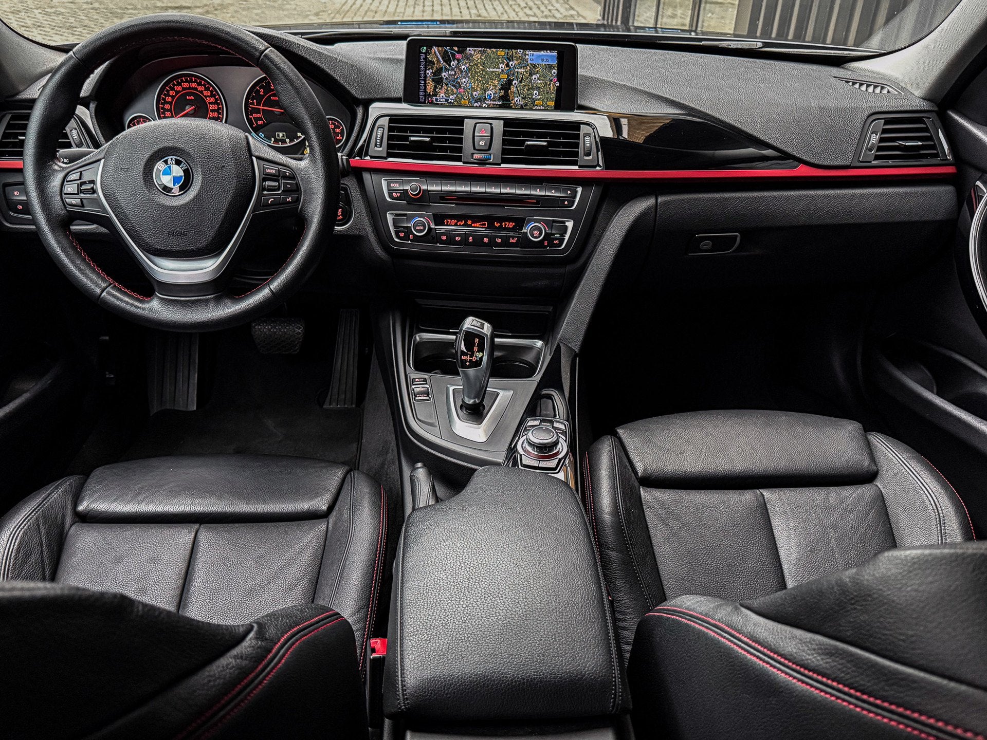 BMW 3-serie 316i Executive Sport AUT 1E EIG/LEDER/XENON/NAVI, Automaat, Dealer onderhouden, Gebruikt, 4 cilinders