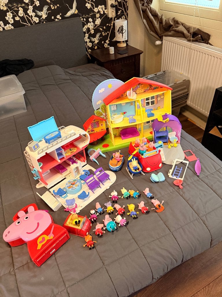 Grote Peppa Pig speelgoedcollectie: huis, camper, figuren, Ophalen of Verzenden, Gebruikt, Jongen of Meisje