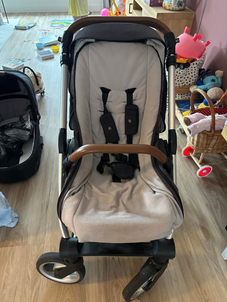 Mutsy Nio Kinderwagen met Reiswieg en Regenhoes, Ophalen, Gebruikt, Combiwagen, Met reiswieg