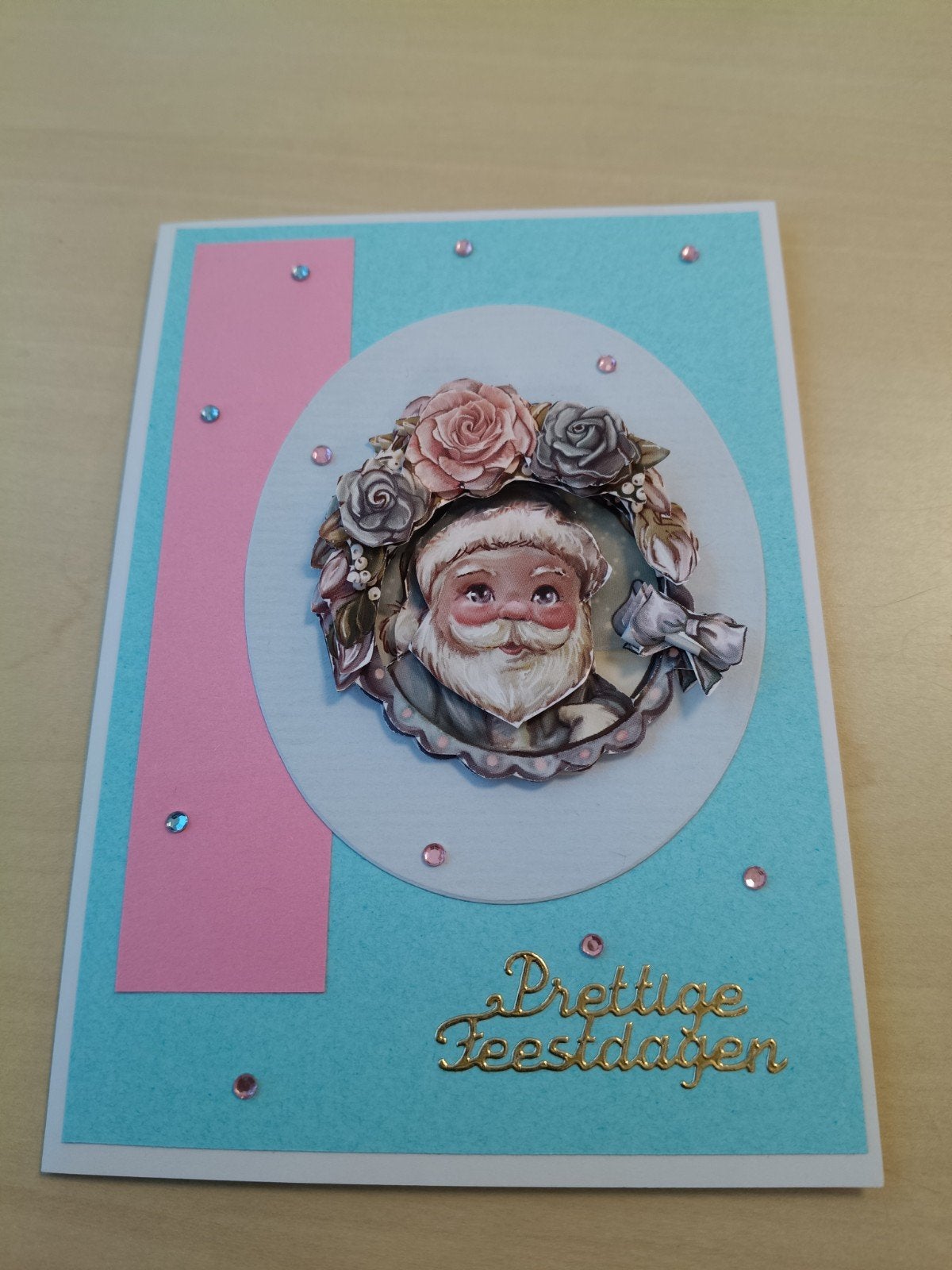 Zelfgemaakte kerst kaart, Kerstman met bloemenkrans, Hobby en Vrije tijd, Ophalen of Verzenden, Nieuw, Kerst