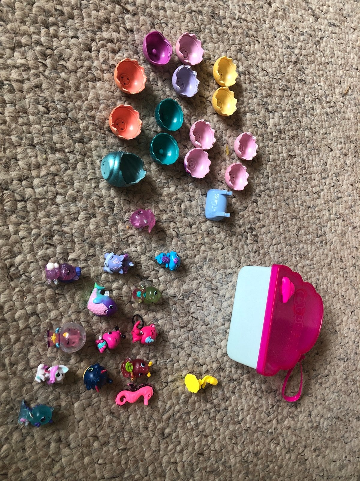 Hatchimals figuren met eieren en doos, Ophalen of Verzenden, Gebruikt, Meisje