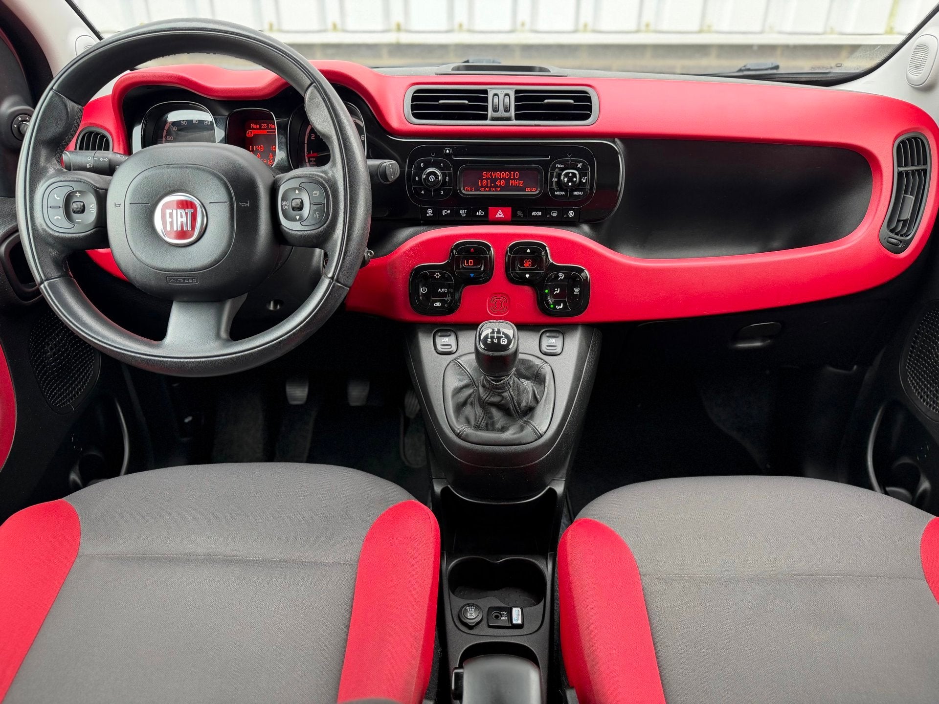 Fiat Panda 0.9 TwinAir Lounge |Airco|5 Deurs|ParkeerSensor|, Auto's, Fiat, Voorwielaandrijving, Automatische klimaatregeling, Stof