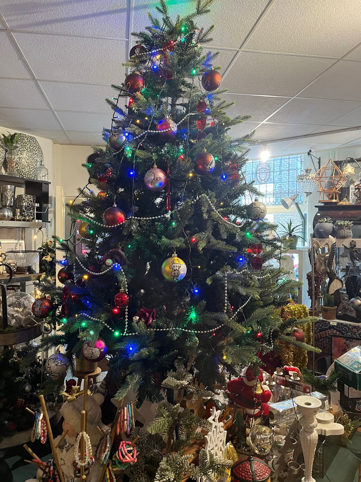 Mooie grote kunst kerstboom met ballen en verlichting, Diversen, Ophalen of Verzenden, D, Z, D