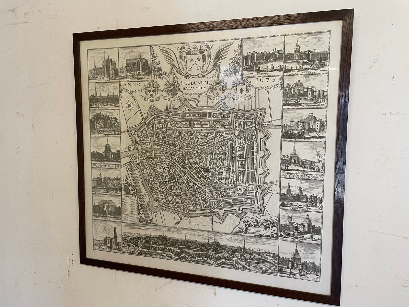 Grote ingelijste stadskaart Lugdunum Batavorum 1675, Antiek en Kunst, Kunst | Etsen en Gravures, Ophalen, Cartografie, Ingelijst