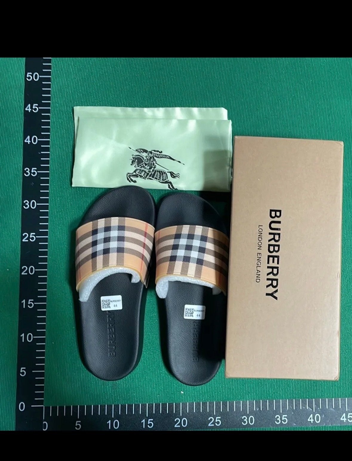 Burberry Slides - Maat 44, Kleding | Heren, Schoenen, Nieuw, Slippers, Overige kleuren, Verzenden