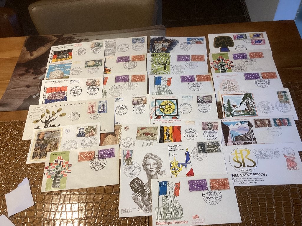 27 stuks Frankrijk Nederland jaargangen fdc 1963 tm 2022 ook, Verzenden, Onbeschreven, Europa