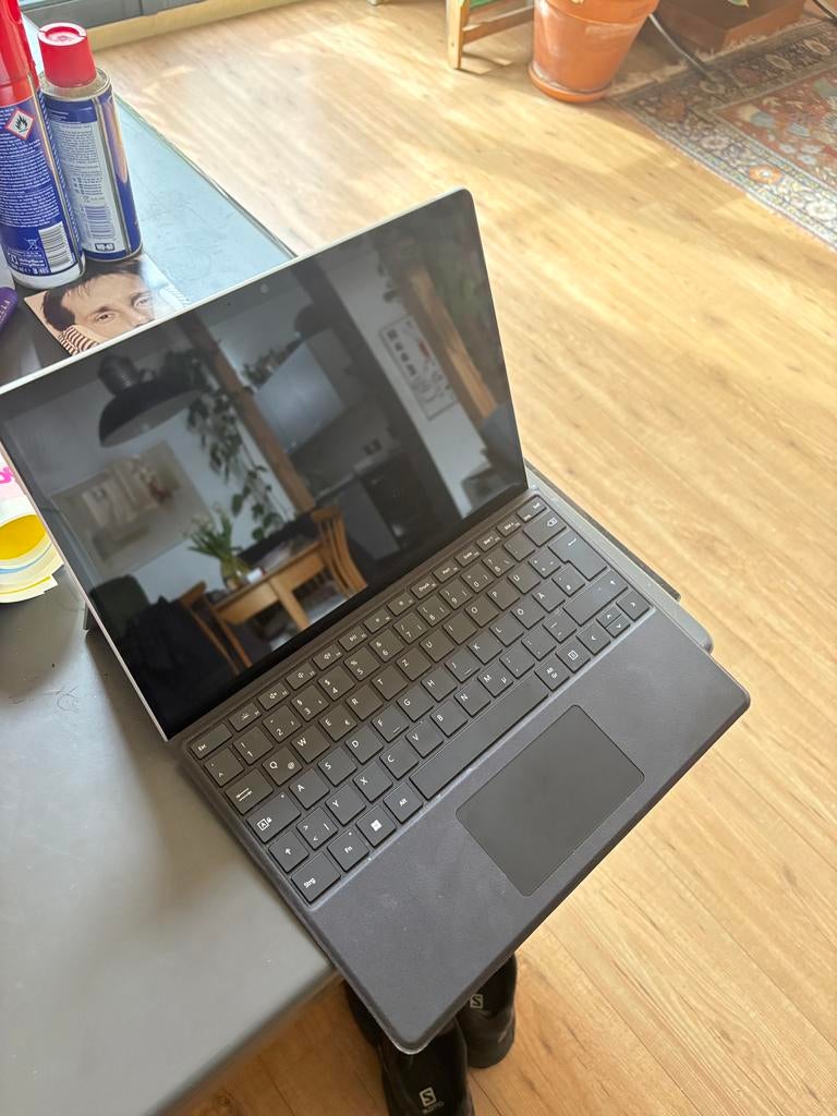 Microsoft surface pro 8 like new with charger and box, Computers en Software, Windows Tablets, Zo goed als nieuw, 12 inch, Ophalen of Verzenden