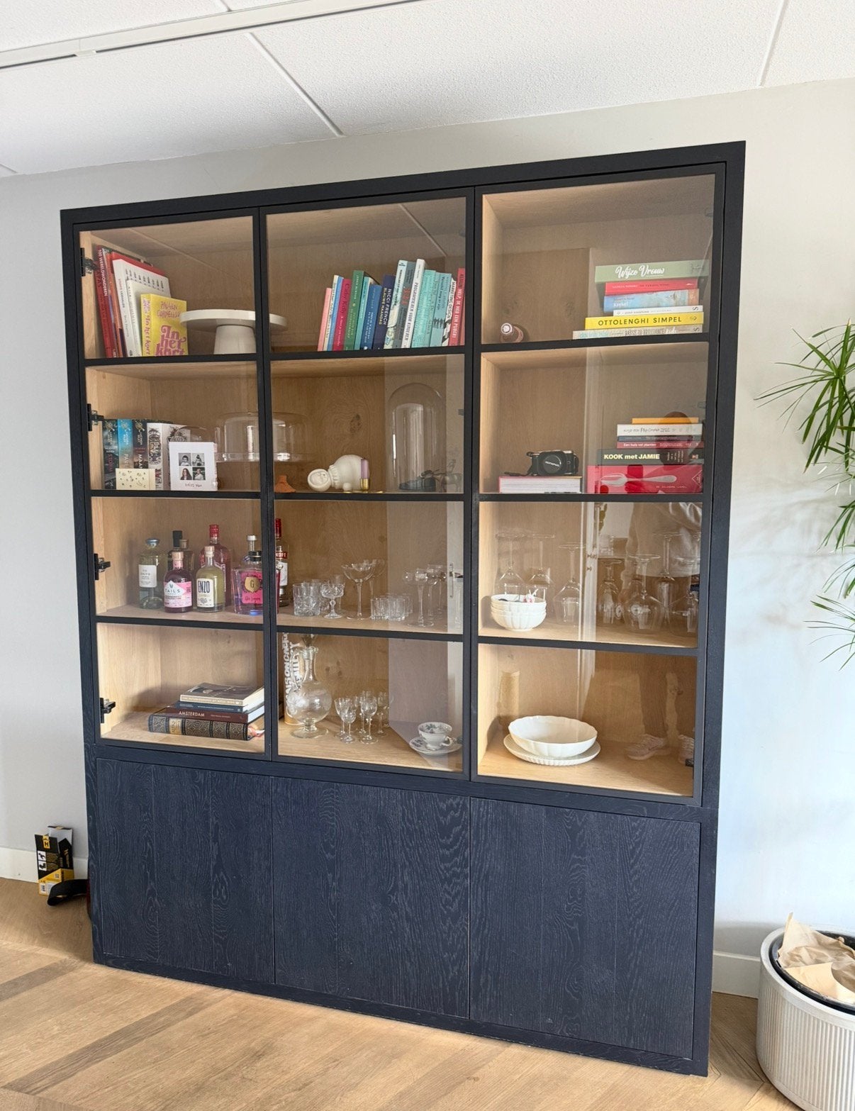 Eijerkamp Prado glaskast | Zwart eiken | 183 x 230 cm, Ophalen, 200 cm of meer, 150 tot 200 cm, Zo goed als nieuw