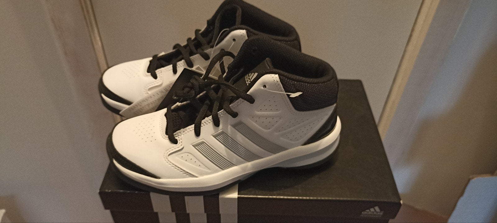 Adidas maat 33 Nieuw ongedragen, Wit, Nieuw, Ophalen of Verzenden, Adidas