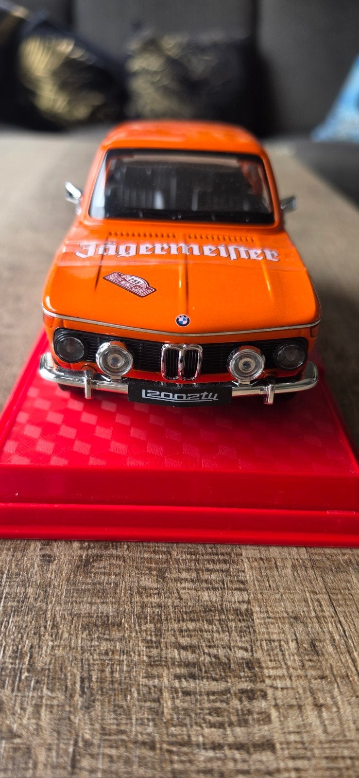 BMW 2002 schaal 1 op 18 nieuw in doos, Hobby en Vrije tijd, Ophalen of Verzenden, Nieuw, Auto, Overige merken