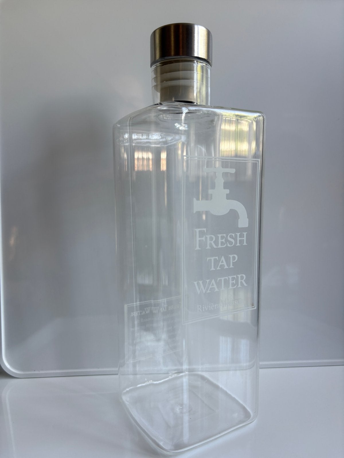 Riviera Maison Waterfles met zilverkleurige dop, Ophalen of Verzenden, Zo goed als nieuw, Zilver, Glas