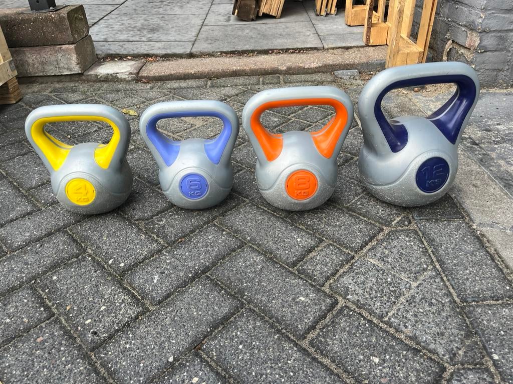 Kettlebells 4-6-8-12 kg gewichten kettlebell, Sport en Fitness, Fitnessmaterialen, Gebruikt, Gewichten, Ophalen of Verzenden, Kettlebells
