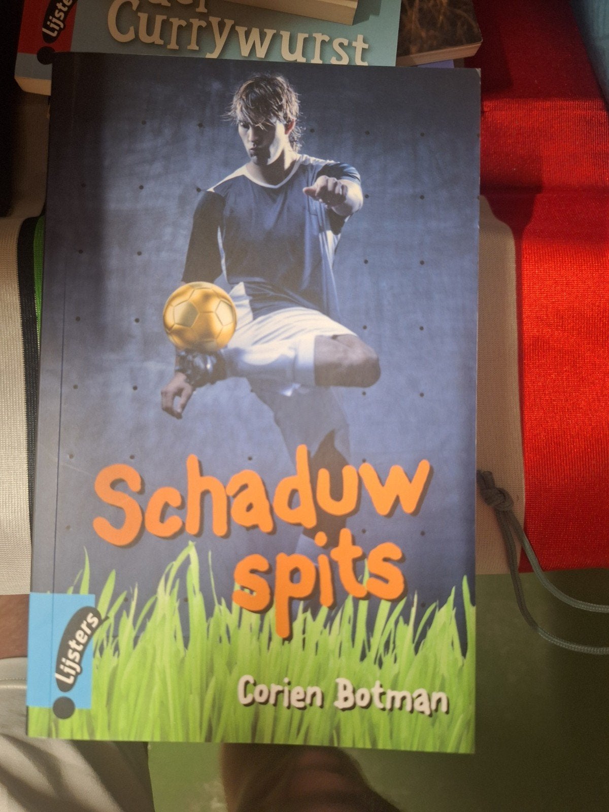 Schaduw spits - Corien Botman (Voetbalboek), Ophalen of Verzenden, Zo goed als nieuw, Corien Botman, Balsport