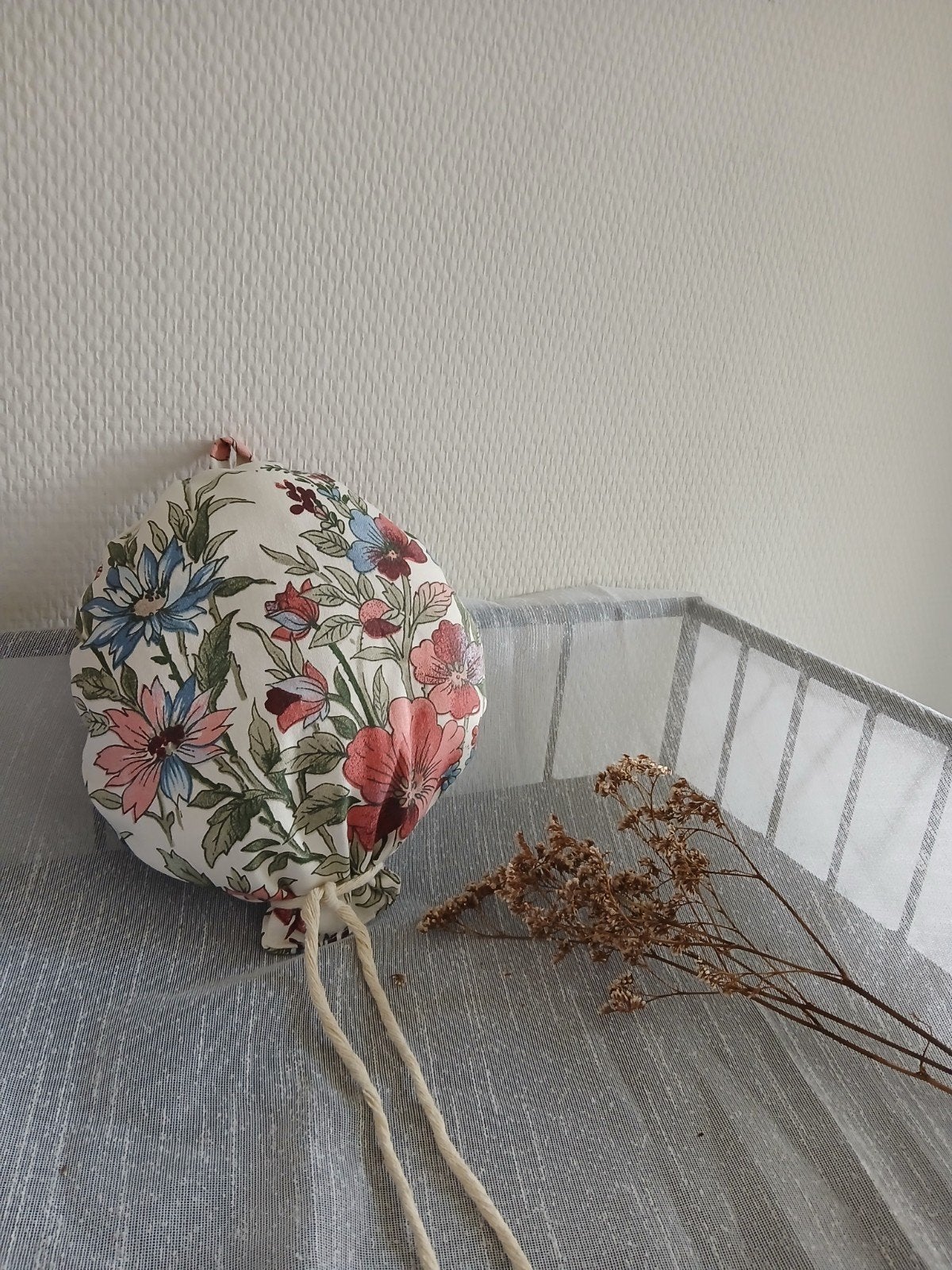 Handgemaakte stoffen ballon met bloemenprint, Huis en Inrichting, Woonaccessoires | Overige, Meerkleurig, Overige stijlen, Ophalen of Verzenden