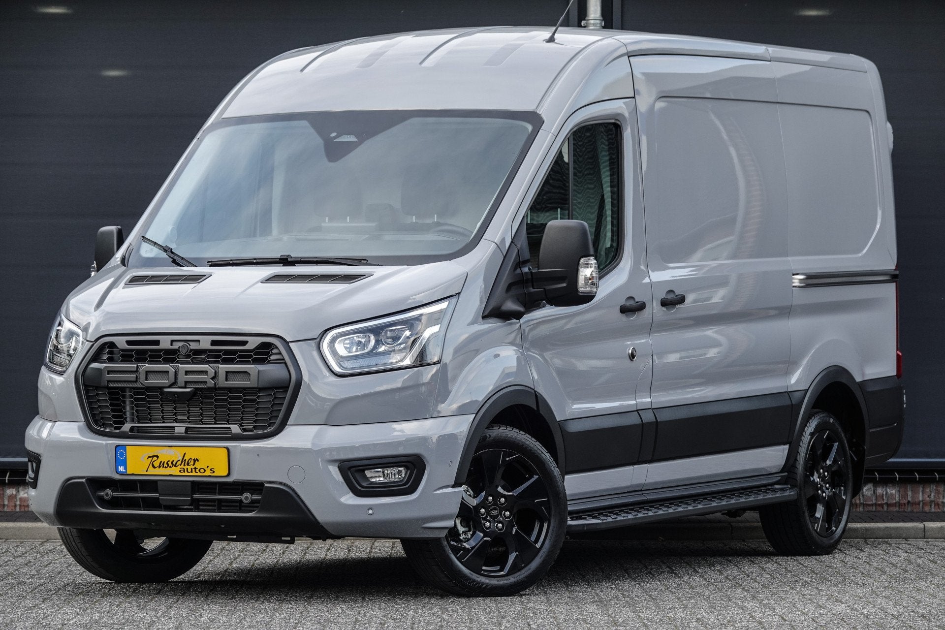 Ford Transit L2H2 | 2.0Tdci 165Pk A8 Aut. | 350 | Raptor Edi, Auto's, Bestelauto's, 12 maanden, Stof, Zwart, 4 cilinders