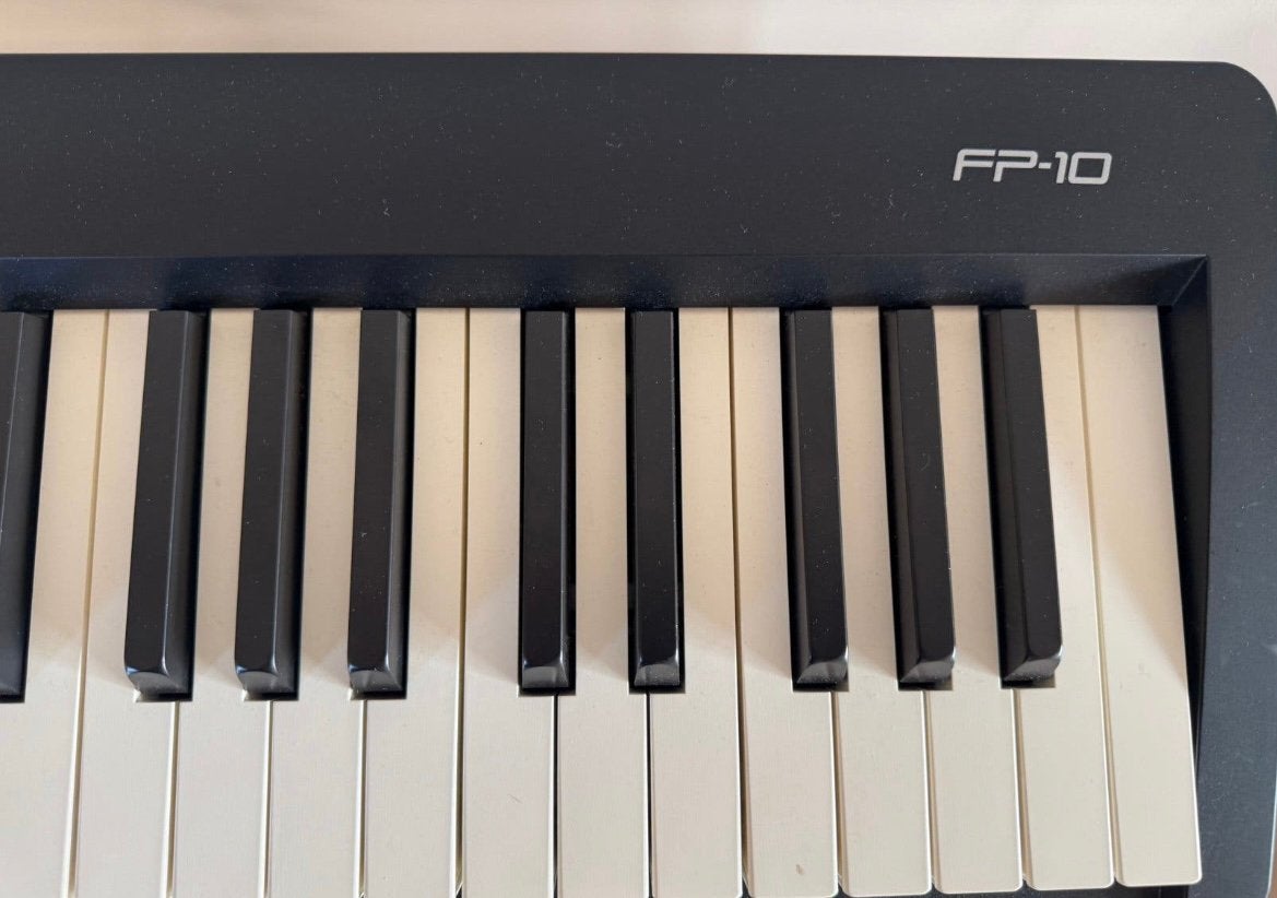 Digitale Piano Roland, Muziek en Instrumenten, Piano's, Ophalen, Zo goed als nieuw, Zwart