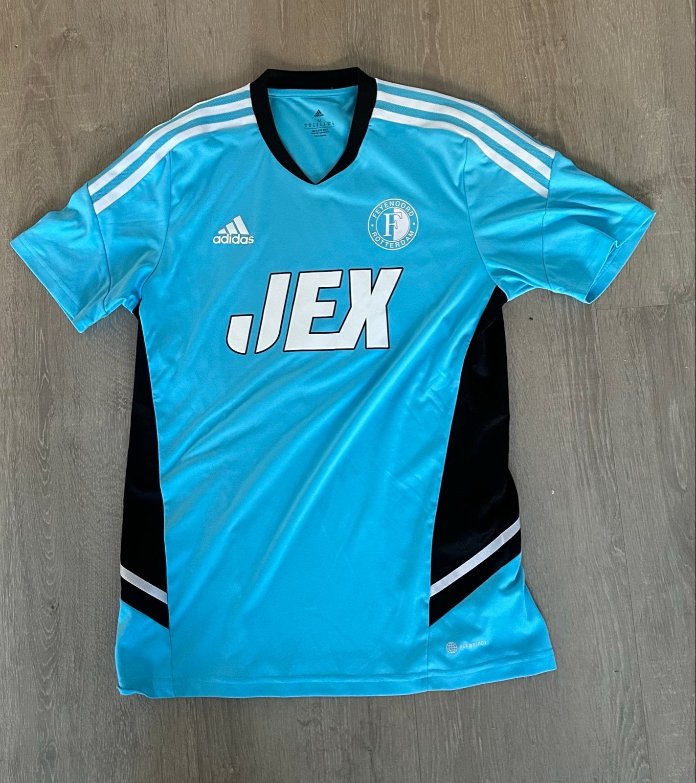 Feyenoord training shirt 2022-2023 - Maat M, Verzamelen, Verzenden, Gebruikt