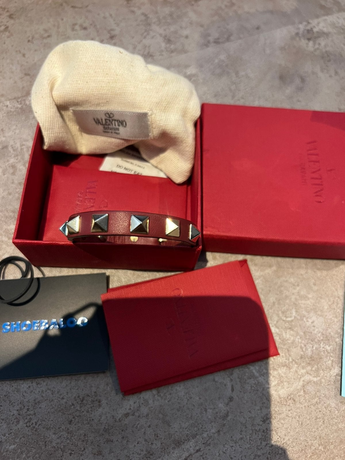Valentino Garavani armband met rockstud leer origineel rood, F, Leer, Ophalen of Verzenden, Zo goed als nieuw