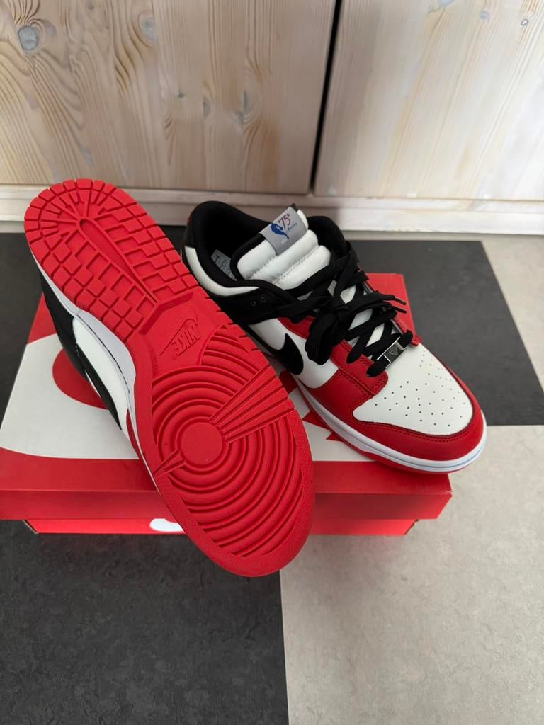 Nike dunk low chicago 75th anniversary NBA, Zwart, Nieuw, Ophalen of Verzenden, Sneakers of Gympen