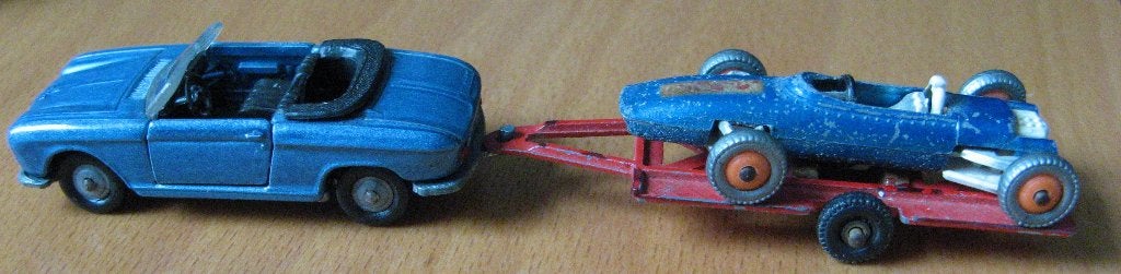 Echt oud 1967 MAJORETTE PEUGEOT 204 CABRIO + RENAULT F3 1/64, Ophalen of Verzenden, Nieuw, Auto