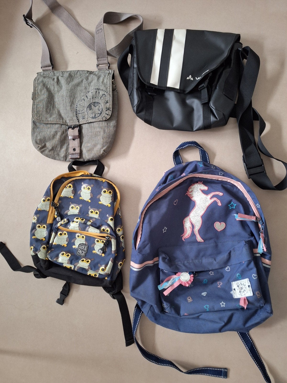 Diverse tassen: schoudertassen en rugzakken, Ophalen, Gebruikt, Kipling, 25 tot 40 cm